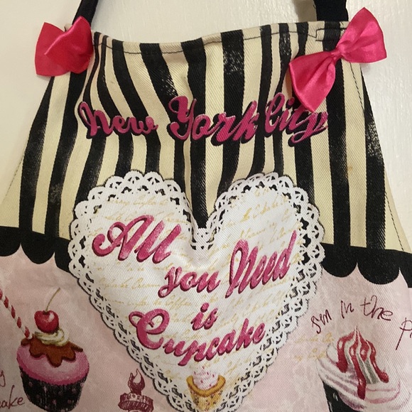 Cupcake bib apron - Picture 2 of 5